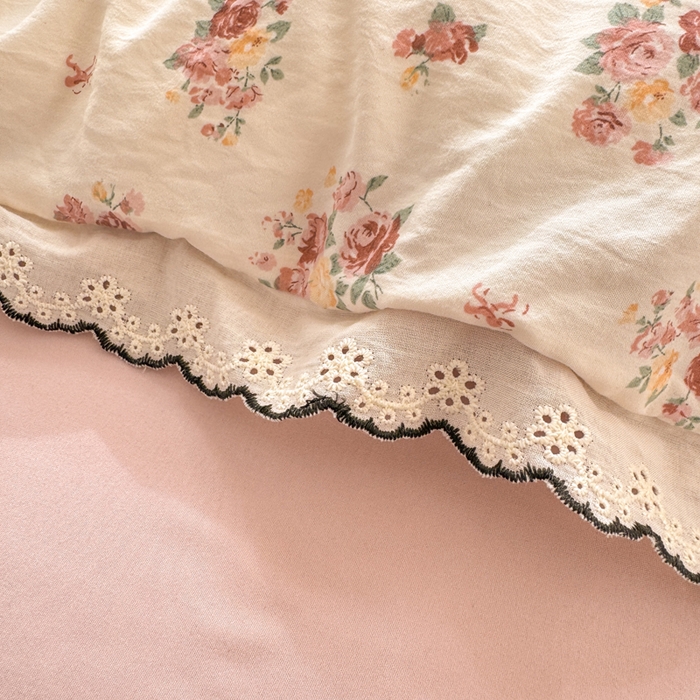 91家纺网 家纺一手货源 找家纺 一比一家纺 2026新款A类仿棉古法水洗棉法式全棉花边四件套 粉雾蔷薇