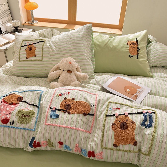 91家纺网 家纺一手货源 找家纺 （总）炫拼家纺 2026新款多巴胺系列A类全棉40支水洗棉卡通毛巾绣四件套