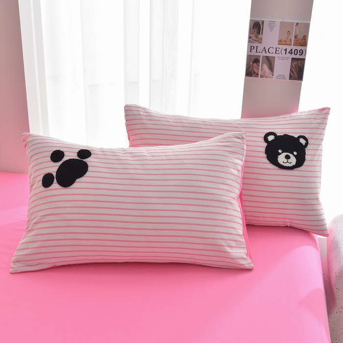 91家纺网 家纺一手货源 找家纺 炫拼家纺 2026新款多巴胺系列A类全棉40支水洗棉卡通毛巾绣四件套 多巴胺-小黑熊