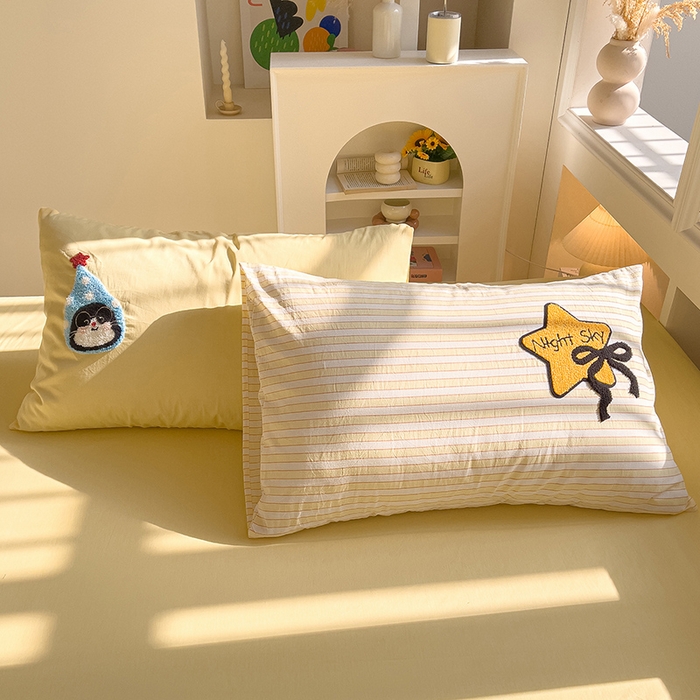 91家纺网 家纺一手货源 找家纺 炫拼家纺 2026新款多巴胺系列A类全棉40支水洗棉卡通毛巾绣四件套 多巴胺-星星猫