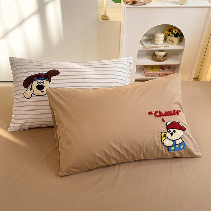 91家纺网 家纺一手货源 找家纺 炫拼家纺 2026新款多巴胺系列A类全棉40支水洗棉卡通毛巾绣四件套 多巴胺一小熊与狗