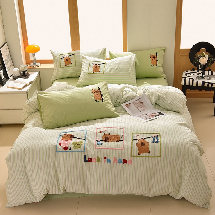 91家纺网 家纺一手货源 找家纺 炫拼家纺 2026新款多巴胺系列A类全棉40支水洗棉卡通毛巾绣四件套 多巴胺-惬意时光