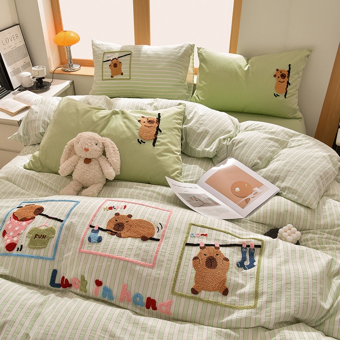 91家纺网 家纺一手货源 找家纺 炫拼家纺 2026新款多巴胺系列A类全棉40支水洗棉卡通毛巾绣四件套 多巴胺-惬意时光