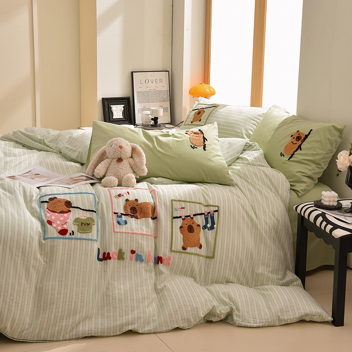 91家纺网 家纺一手货源 找家纺 炫拼家纺 2026新款多巴胺系列A类全棉40支水洗棉卡通毛巾绣四件套 多巴胺-惬意时光