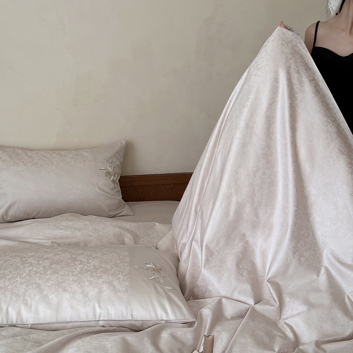 91家纺网 家纺一手货源 找家纺 （总）鹿班家居 2026春季新品100S长绒棉提花刺绣系列四件套-兰心幽怀（标准会员-20元）