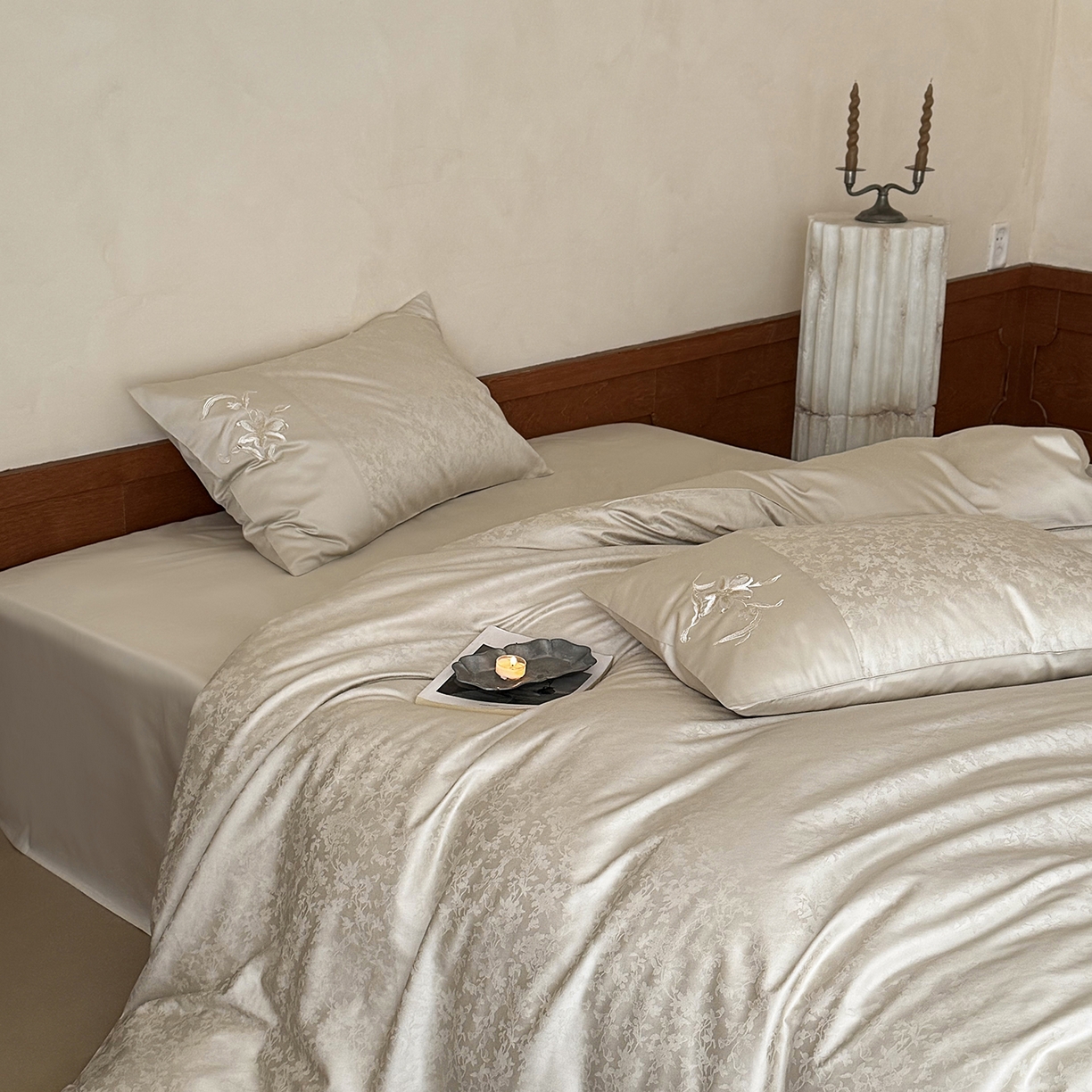 91家纺网 家纺一手货源 找家纺 鹿班家居 2026春季新品100S长绒棉提花刺绣系列四件套-兰心幽怀（标准会员-20元） 兰心幽怀-玉色