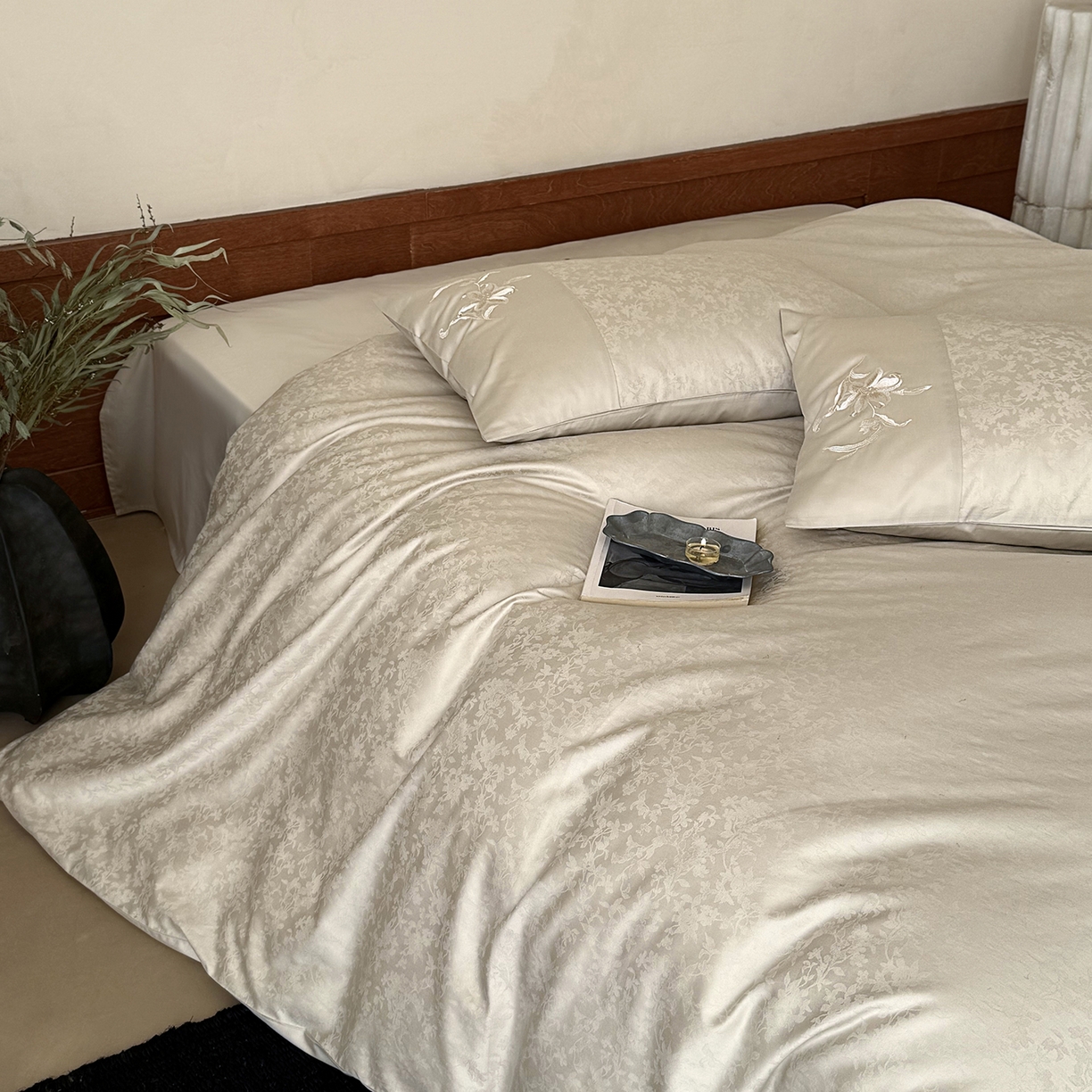 91家纺网 家纺一手货源 找家纺 鹿班家居 2026春季新品100S长绒棉提花刺绣系列四件套-兰心幽怀（标准会员-20元） 兰心幽怀-玉色