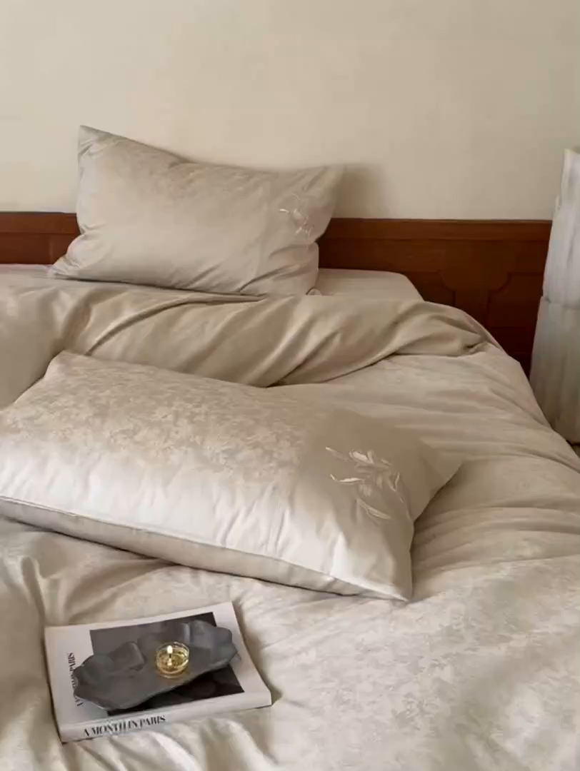 91家纺网 家纺一手货源 找家纺 鹿班家居 2026春季新品100S长绒棉提花刺绣系列四件套-兰心幽怀（标准会员-20元） 兰心幽怀-玉色