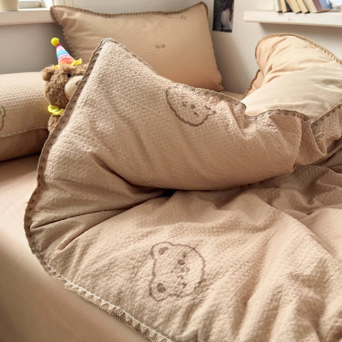 91家纺网 家纺一手货源 找家纺 典曼家纺 2026新款A类全棉华夫格提花贝壳边四件套 萌动时光-咖