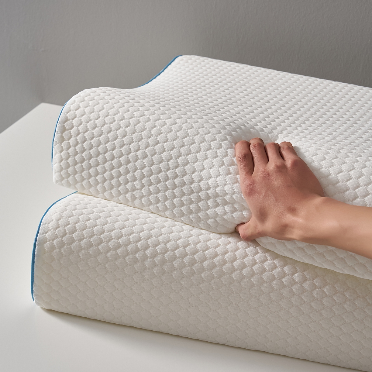 91家纺网 家纺一手货源 找家纺 乐可 2026新款慢回弹曲线水立方太空记忆枕枕头枕芯 水立方记忆枕-白