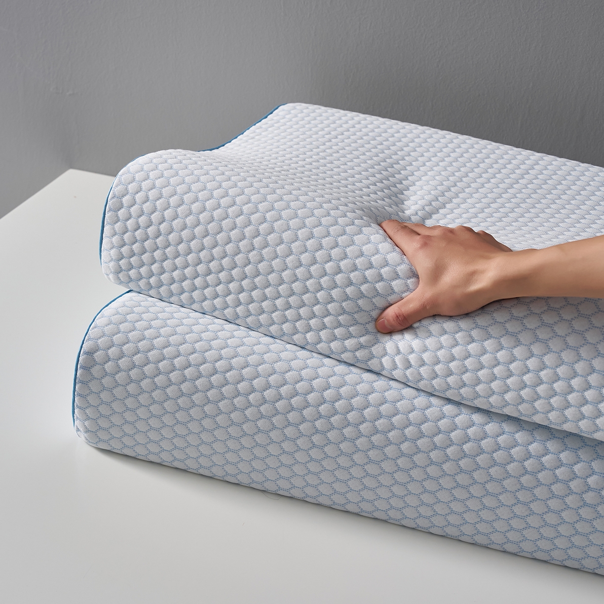 91家纺网 家纺一手货源 找家纺 乐可 2026新款慢回弹曲线水立方太空记忆枕枕头枕芯 水立方记忆枕-蓝