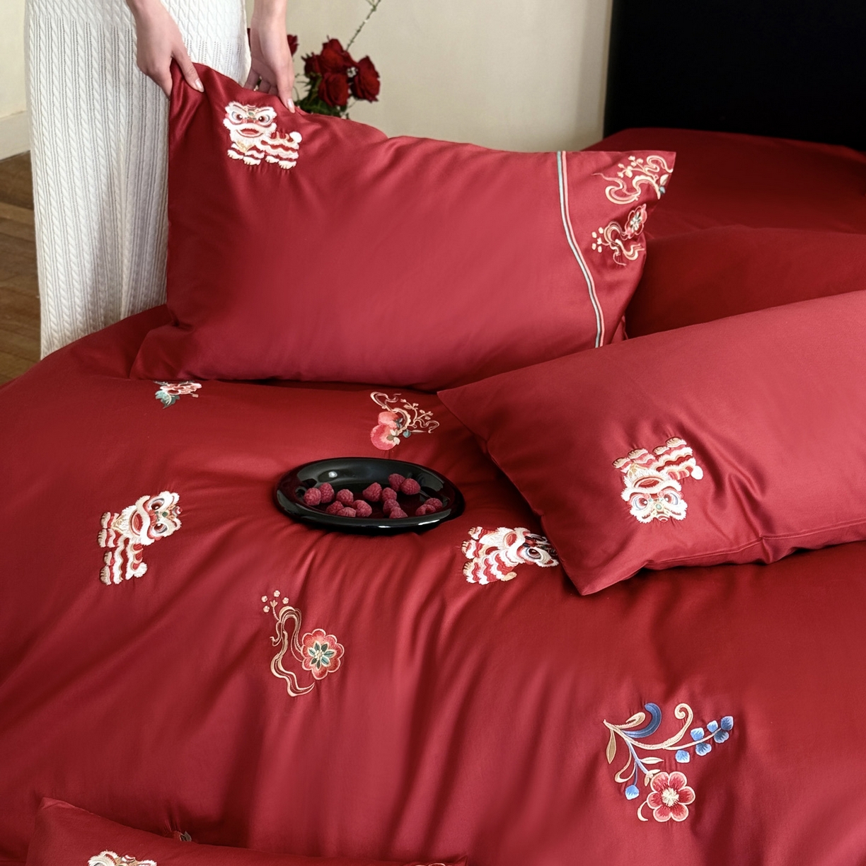 91家纺网 家纺一手货源 找家纺 （总）爱缦 2026新款100S全棉CR工艺极简轻奢刺绣四件套-福纳醒狮（券后控价：标准378，大号398）