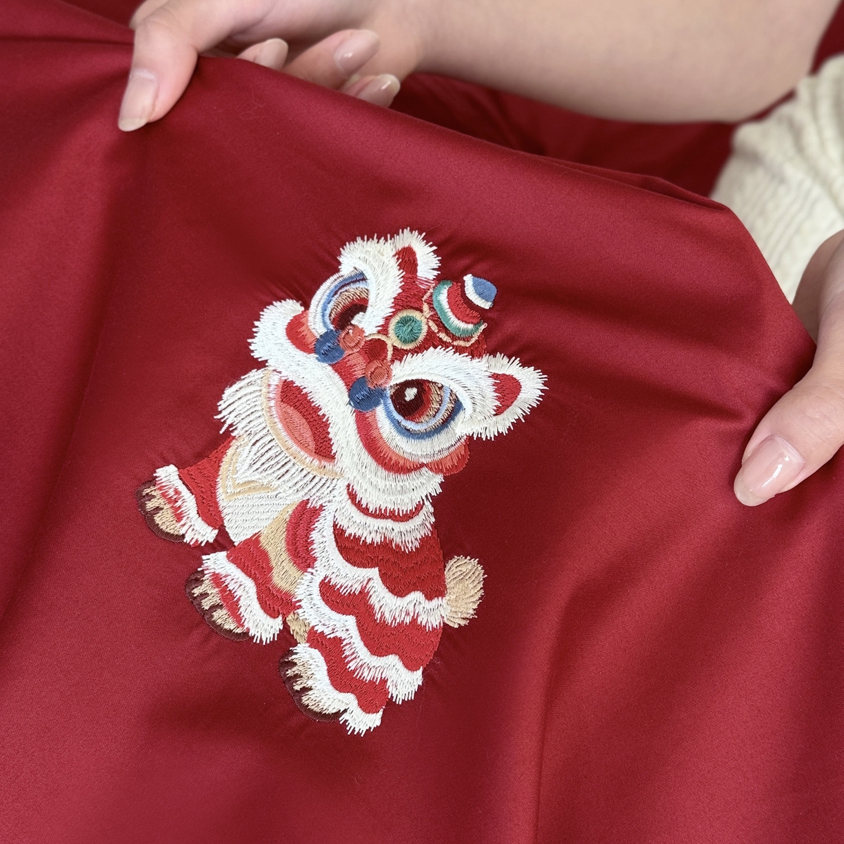 91家纺网 家纺一手货源 找家纺 （总）爱缦 2026新款100S全棉CR工艺极简轻奢刺绣四件套-福纳醒狮（券后控价：标准378，大号398）