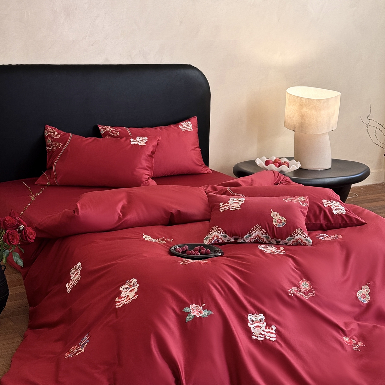 91家纺网 家纺一手货源 找家纺 （总）爱缦 2026新款100S全棉CR工艺极简轻奢刺绣四件套-福纳醒狮（券后控价：标准378，大号398）