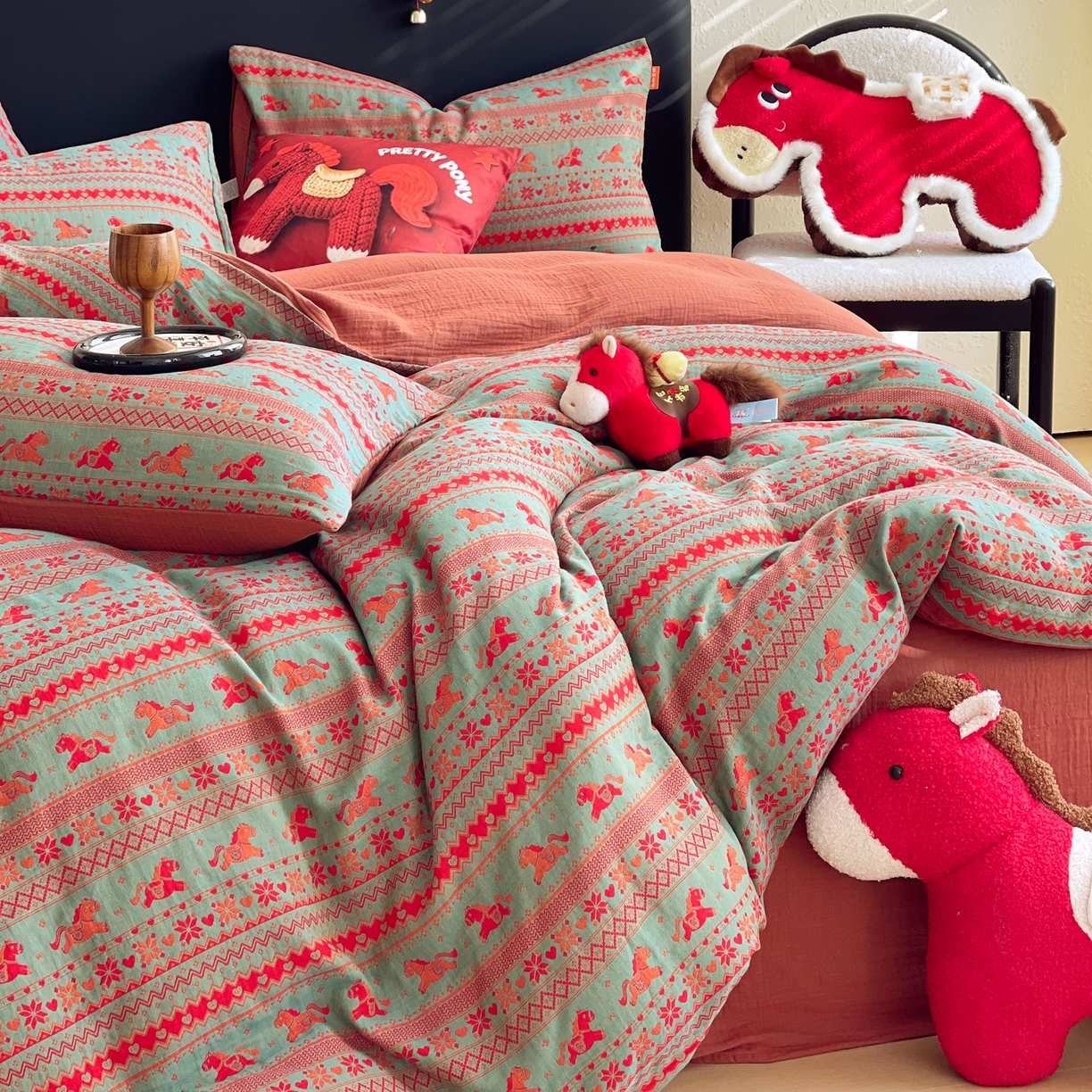 91家纺网 家纺一手货源 找家纺 春皖家纺 2026新款全棉色织双层纱提花百福系列拉链款-四件套 绿绝影