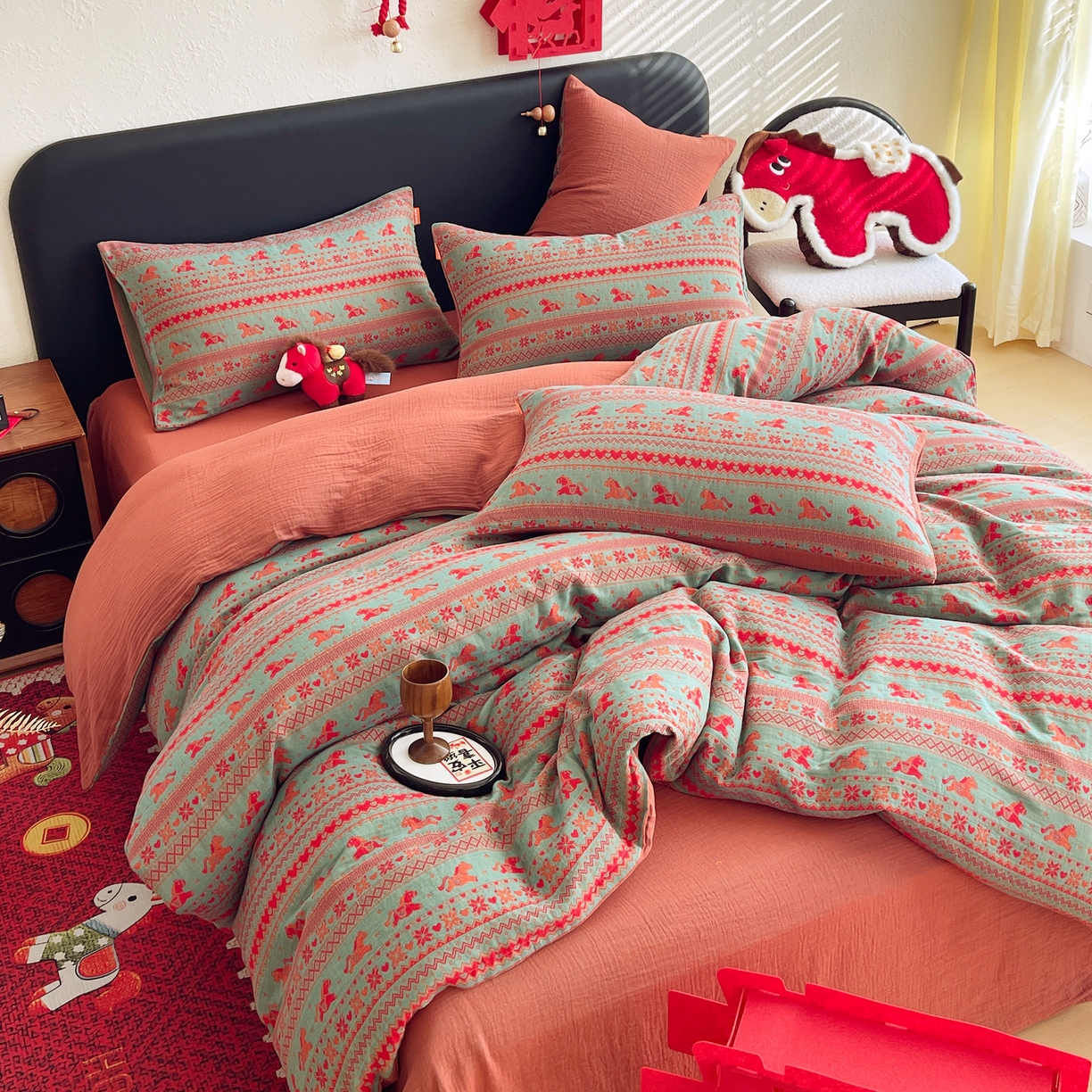 91家纺网 家纺一手货源 找家纺 春皖家纺 2026新款全棉色织双层纱提花百福系列拉链款-四件套 绿绝影