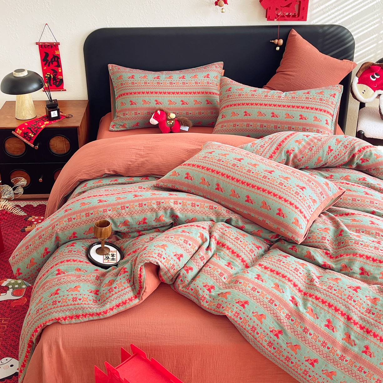 91家纺网 家纺一手货源 找家纺 春皖家纺 2026新款全棉色织双层纱提花百福系列拉链款-四件套 绿绝影