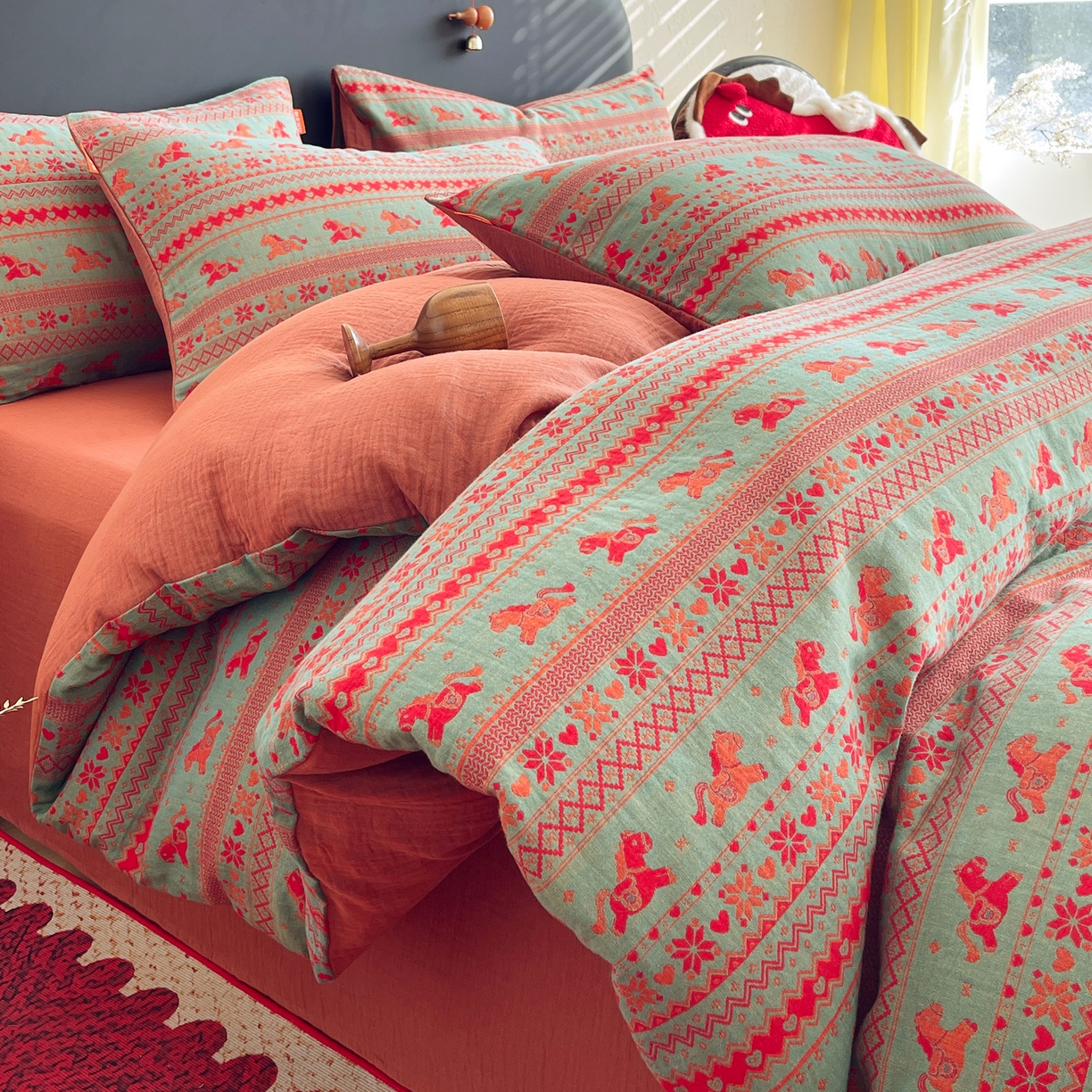 91家纺网 家纺一手货源 找家纺 春皖家纺 2026新款全棉色织双层纱提花百福系列拉链款-四件套 绿绝影