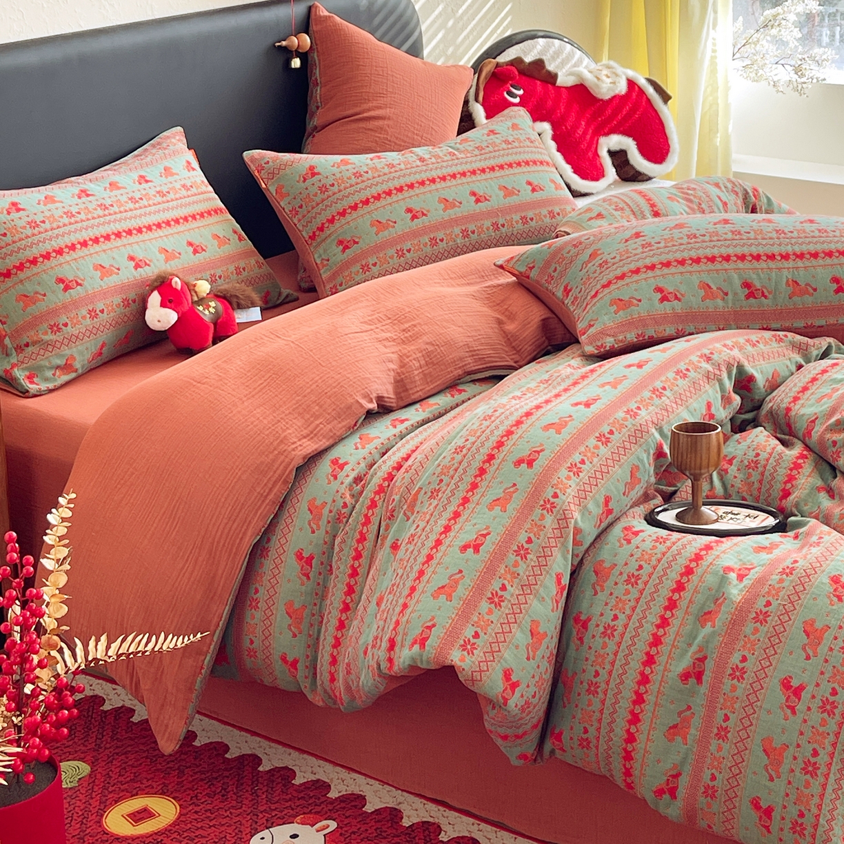 91家纺网 家纺一手货源 找家纺 春皖家纺 2026新款全棉色织双层纱提花百福系列拉链款-四件套 绿绝影