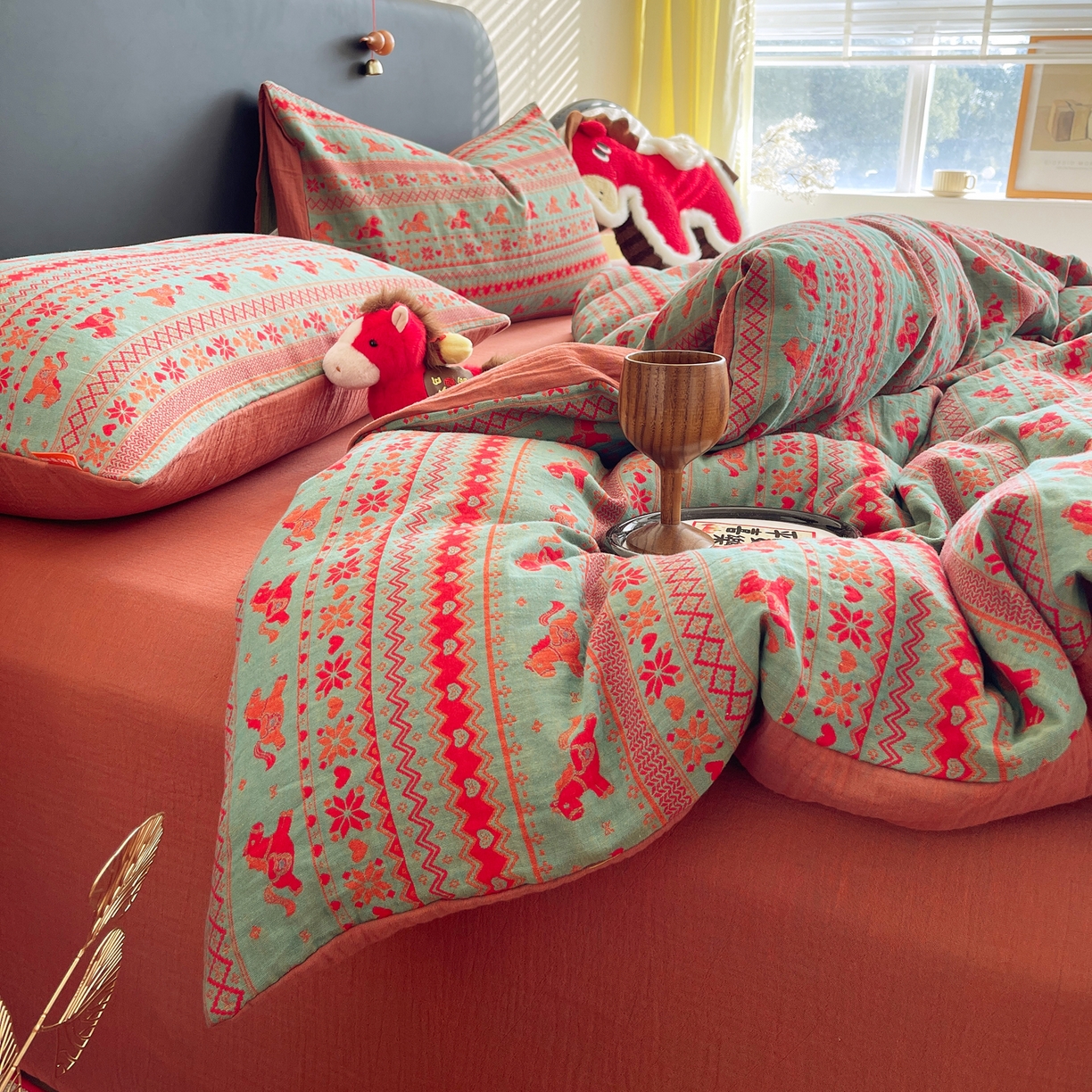 91家纺网 家纺一手货源 找家纺 春皖家纺 2026新款全棉色织双层纱提花百福系列拉链款-四件套 绿绝影