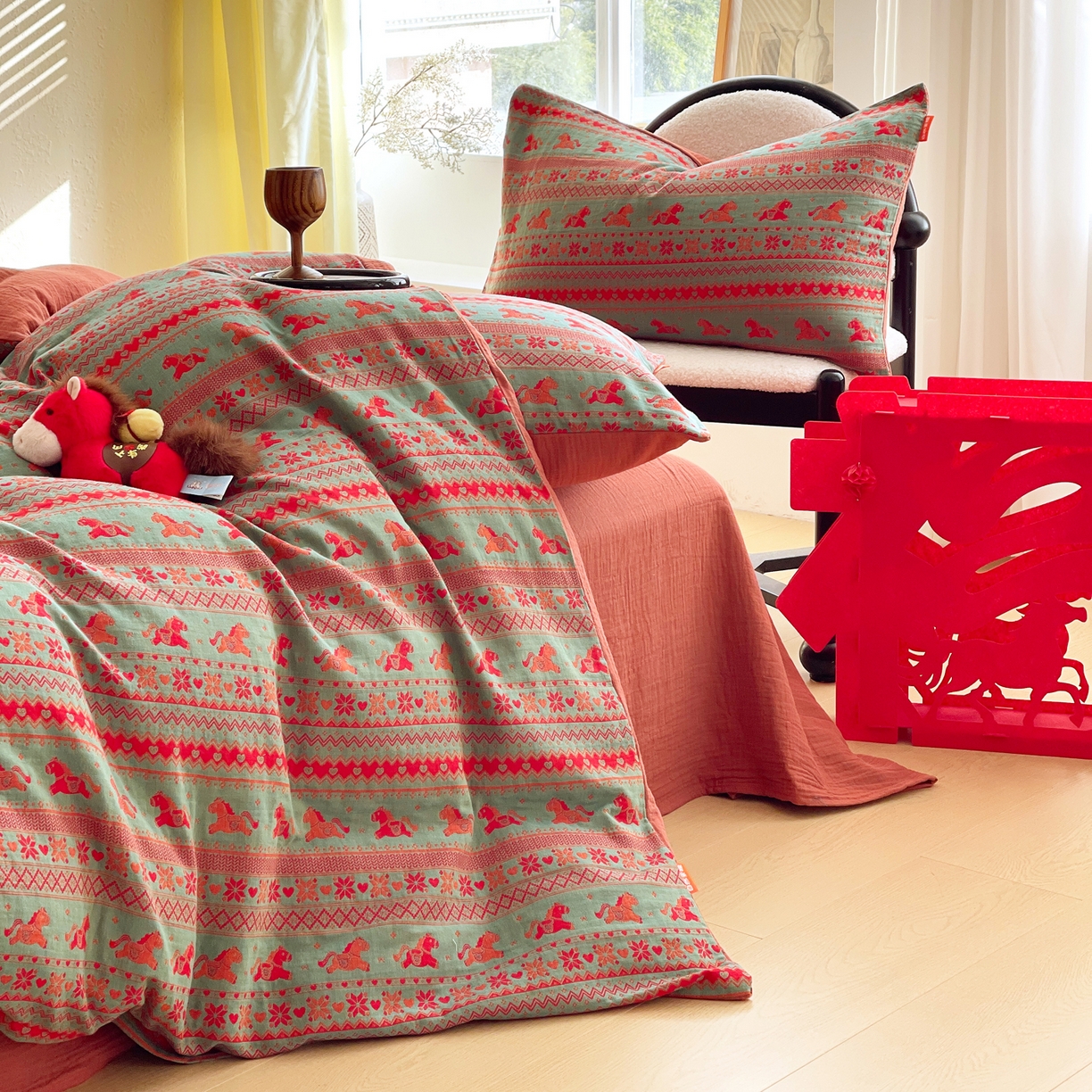 91家纺网 家纺一手货源 找家纺 春皖家纺 2026新款全棉色织双层纱提花百福系列拉链款-四件套 绿绝影