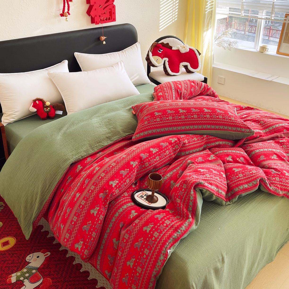 91家纺网 家纺一手货源 找家纺 春皖家纺 2026新款全棉色织双层纱提花百福系列拉链款-单被套 红绝影