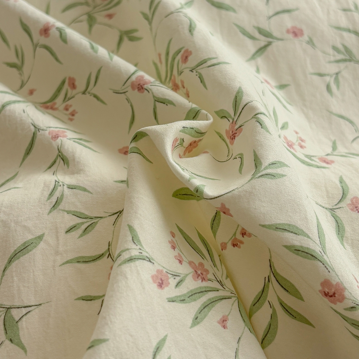 91家纺网 家纺一手货源 找家纺 （总）金梦拉家纺 2026新款小清新绑带格纹碎花系列四件套-花园里系列