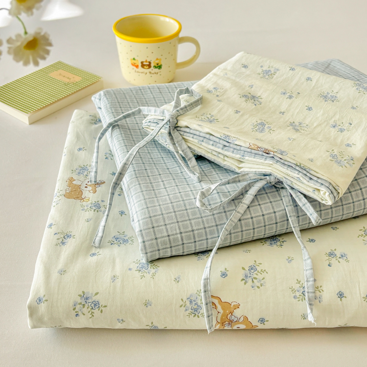 91家纺网 家纺一手货源 找家纺 （总）金梦拉家纺 2026新款小清新绑带格纹碎花系列四件套-花园里系列