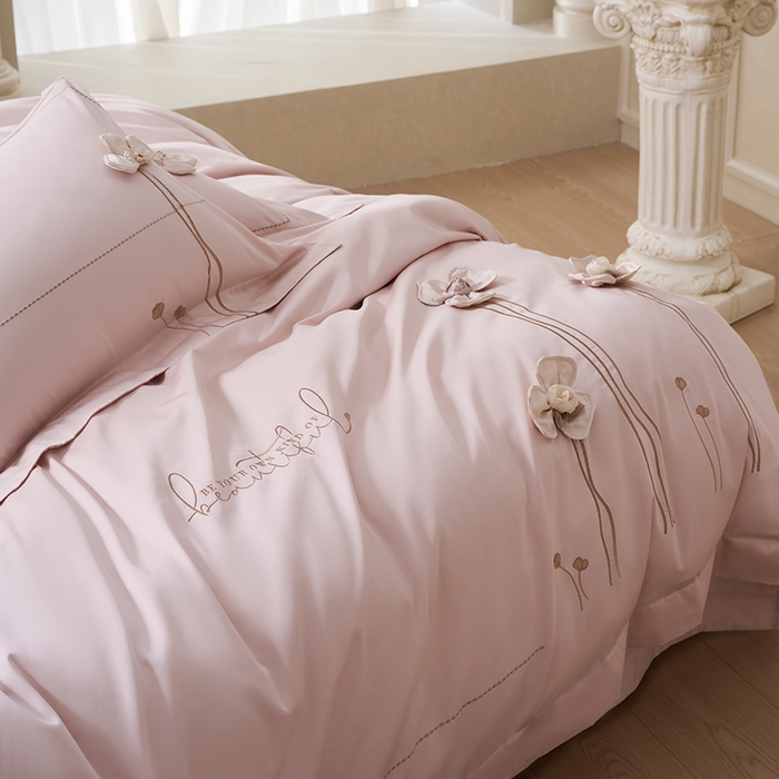 91家纺网 家纺一手货源 找家纺 诗黛尔 2026春夏新款长绒棉刺绣洛薇尔系列四件套（会员-20） 洛薇尔  雅粉金