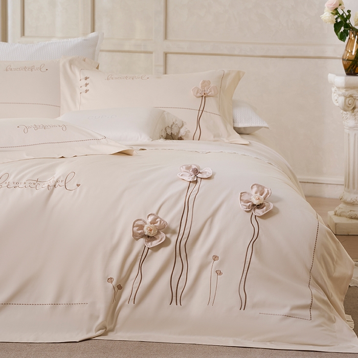 91家纺网 家纺一手货源 找家纺 诗黛尔 2026春夏新款长绒棉刺绣洛薇尔系列四件套（会员-20） 洛薇尔 浅香槟