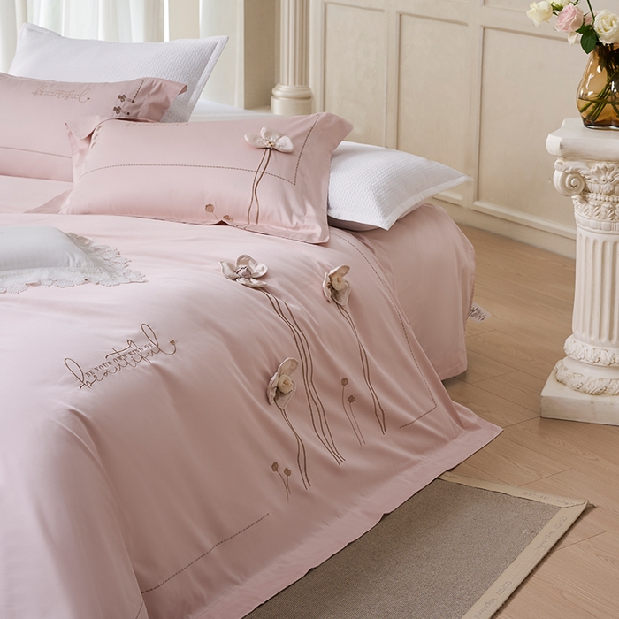 91家纺网 家纺一手货源 找家纺 诗黛尔 2026春夏新款长绒棉刺绣洛薇尔系列四件套（会员-20） 洛薇尔  雅粉金