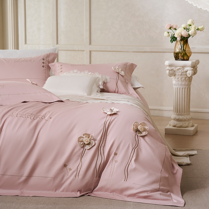 91家纺网 家纺一手货源 找家纺 诗黛尔 2026春夏新款长绒棉刺绣洛薇尔系列四件套（会员-20） 洛薇尔  黛粉莎