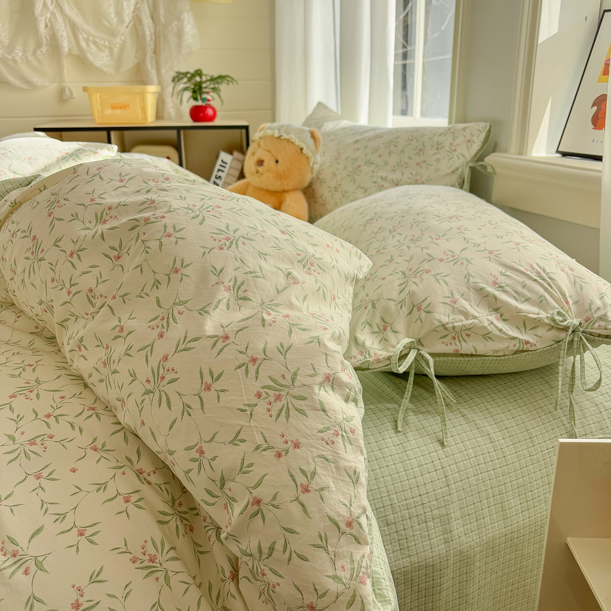 91家纺网 家纺一手货源 找家纺 （总）金梦拉家纺 2026新款小清新绑带格纹碎花系列四件套-花园里系列