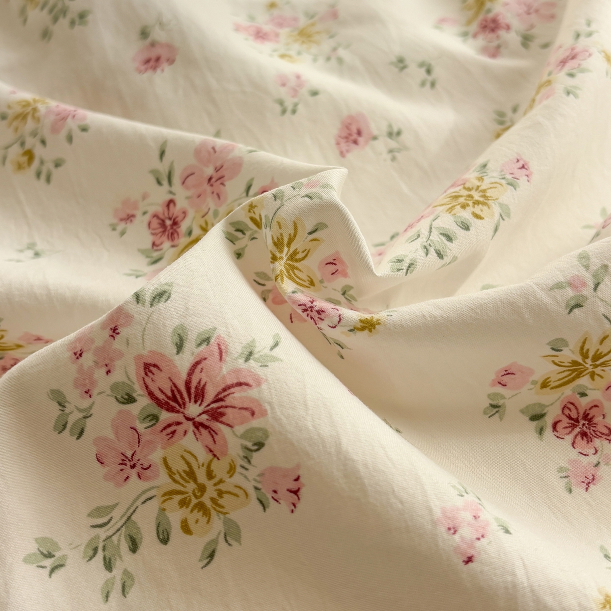 91家纺网 家纺一手货源 找家纺 金梦拉家纺 2026新款小清新绑带格纹碎花系列四件套-花园里系列 花园里-安娜