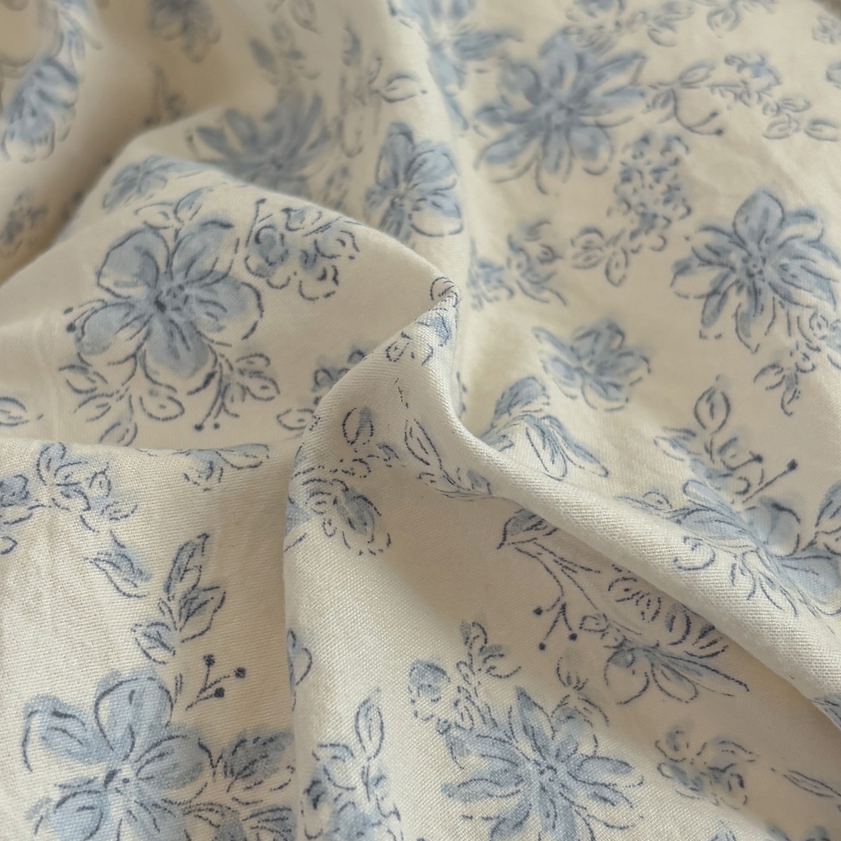 91家纺网 家纺一手货源 找家纺 金梦拉家纺 2026新款小清新绑带格纹碎花系列四件套-花园里系列 花园里-森兰