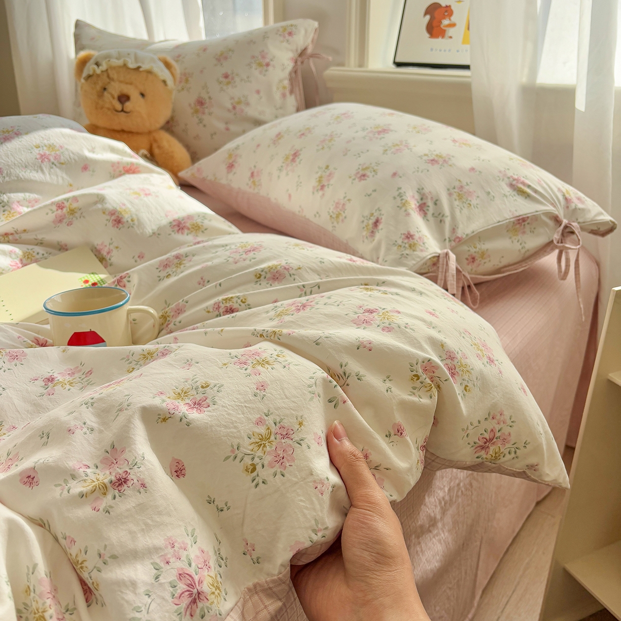 91家纺网 家纺一手货源 找家纺 金梦拉家纺 2026新款小清新绑带格纹碎花系列四件套-花园里系列 花园里-安娜