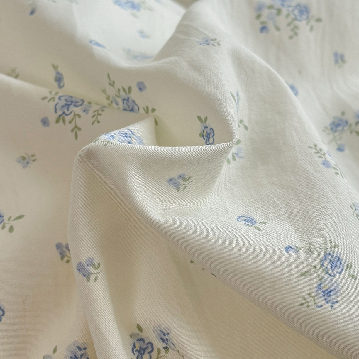 91家纺网 家纺一手货源 找家纺 金梦拉家纺 2026新款小清新绑带格纹碎花系列四件套-花园里系列 花园里-碎花小鹿