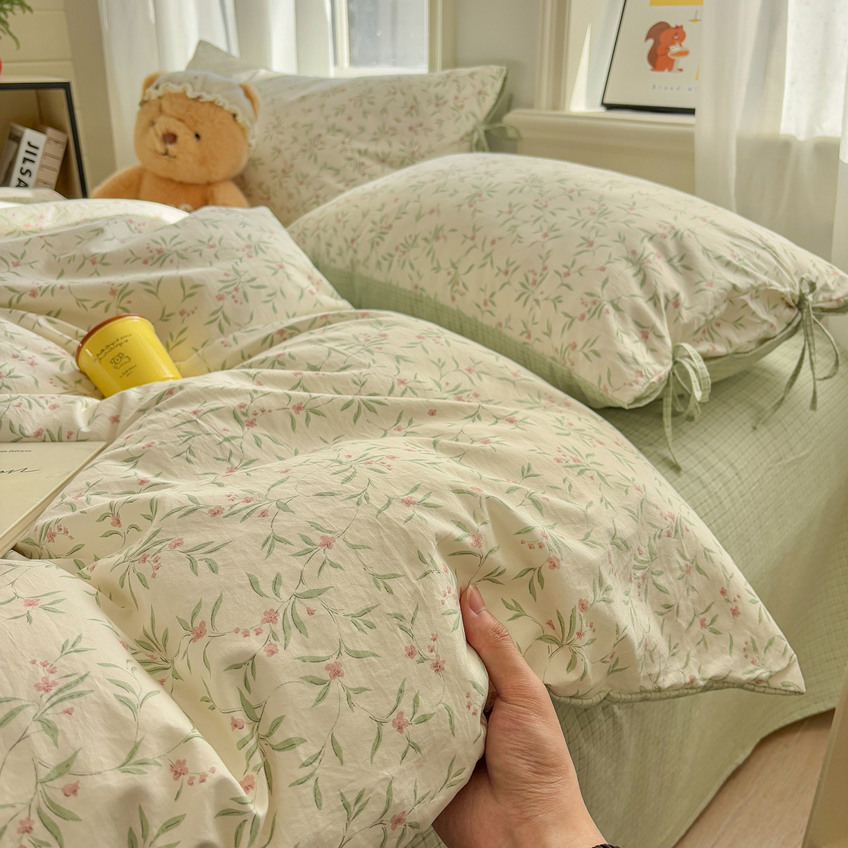 91家纺网 家纺一手货源 找家纺 金梦拉家纺 2026新款小清新绑带格纹碎花系列四件套-花园里系列 花园里-清新绿