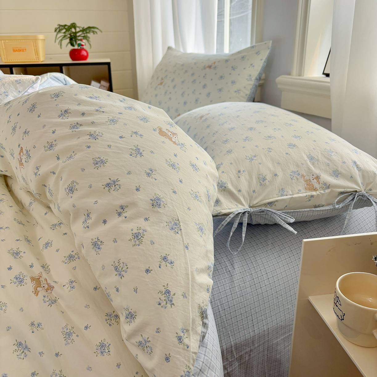 91家纺网 家纺一手货源 找家纺 金梦拉家纺 2026新款小清新绑带格纹碎花系列四件套-花园里系列 花园里-碎花小鹿