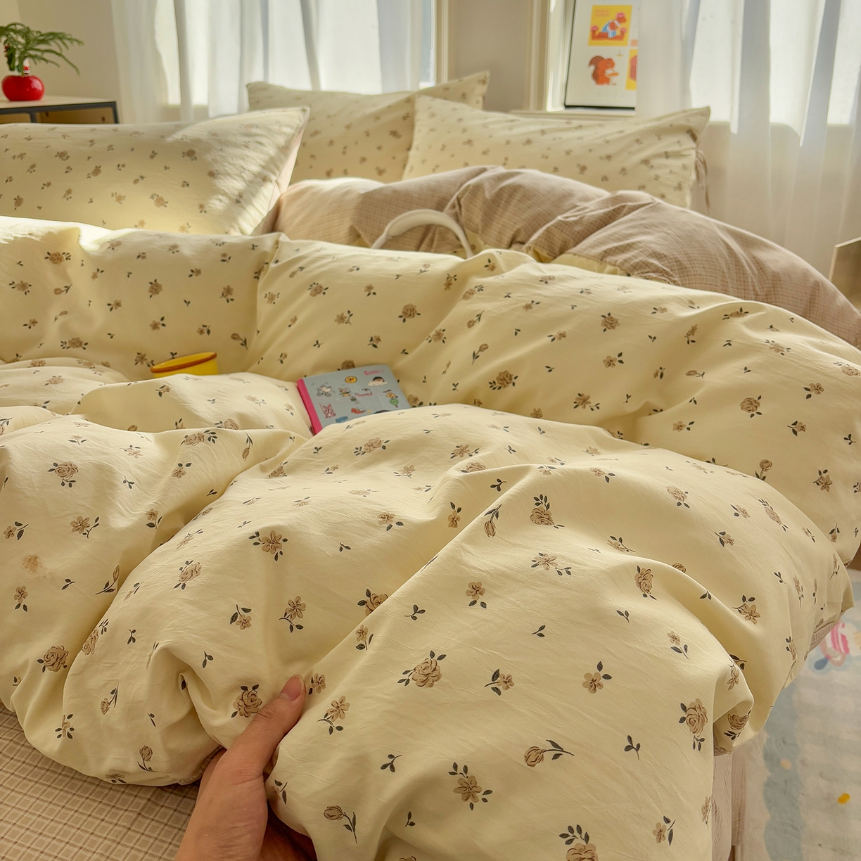 91家纺网 家纺一手货源 找家纺 金梦拉家纺 2026新款小清新绑带格纹碎花系列四件套-花园里系列 花园里-觅棠