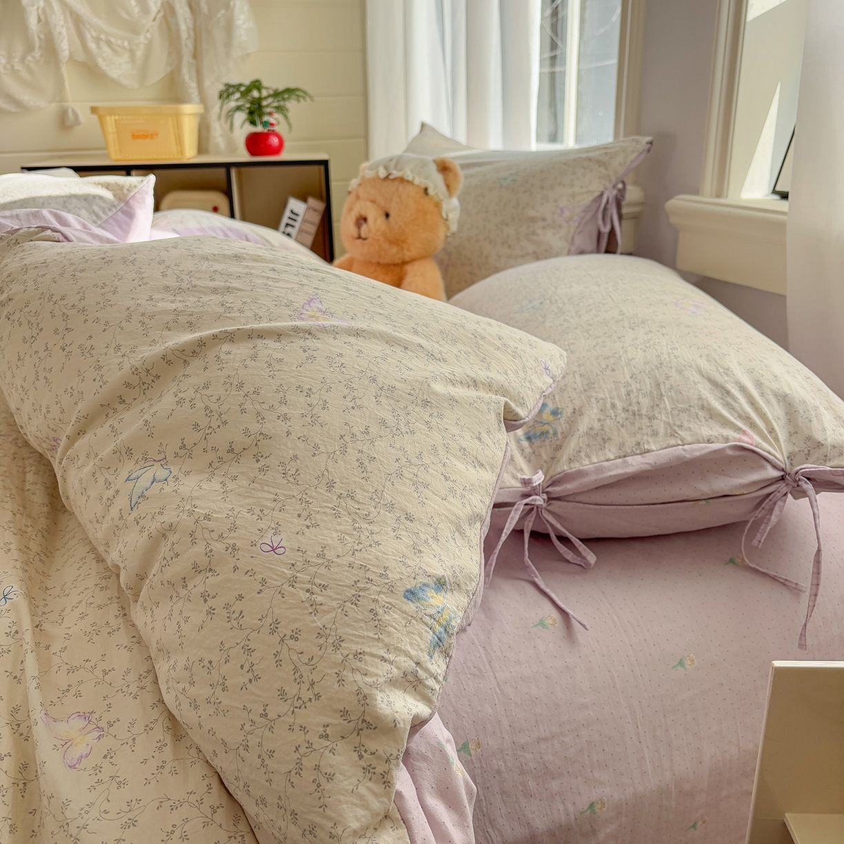 91家纺网 家纺一手货源 找家纺 金梦拉家纺 2026新款小清新绑带格纹碎花系列四件套-花园里系列 花园里-蝶恋花