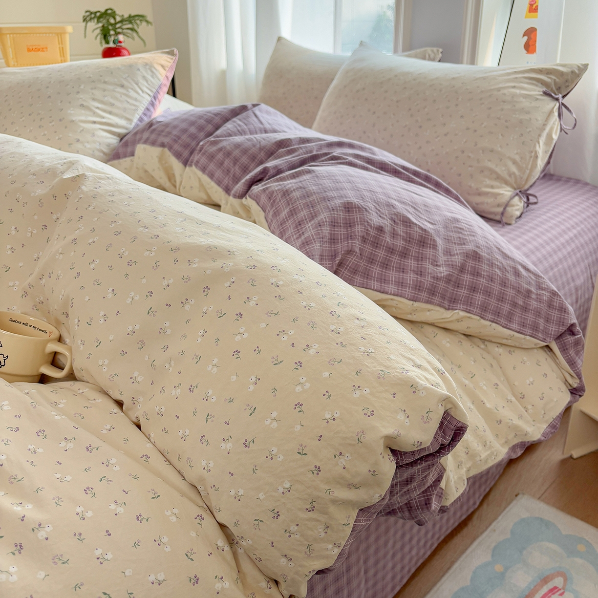 91家纺网 家纺一手货源 找家纺 金梦拉家纺 2026新款小清新绑带格纹碎花系列四件套-花园里系列 花园里-花漾紫