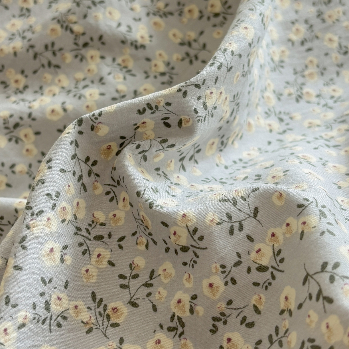 91家纺网 家纺一手货源 找家纺 金梦拉家纺 2026新款小清新绑带格纹碎花系列四件套-花园里系列 花园里-春日序曲