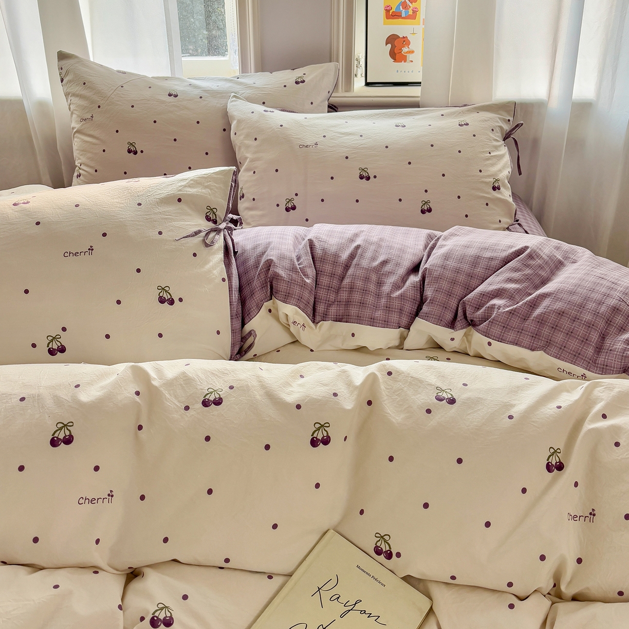 91家纺网 家纺一手货源 找家纺 金梦拉家纺 2026新款小清新绑带格纹碎花系列四件套-花园里系列 花园里-紫樱桃