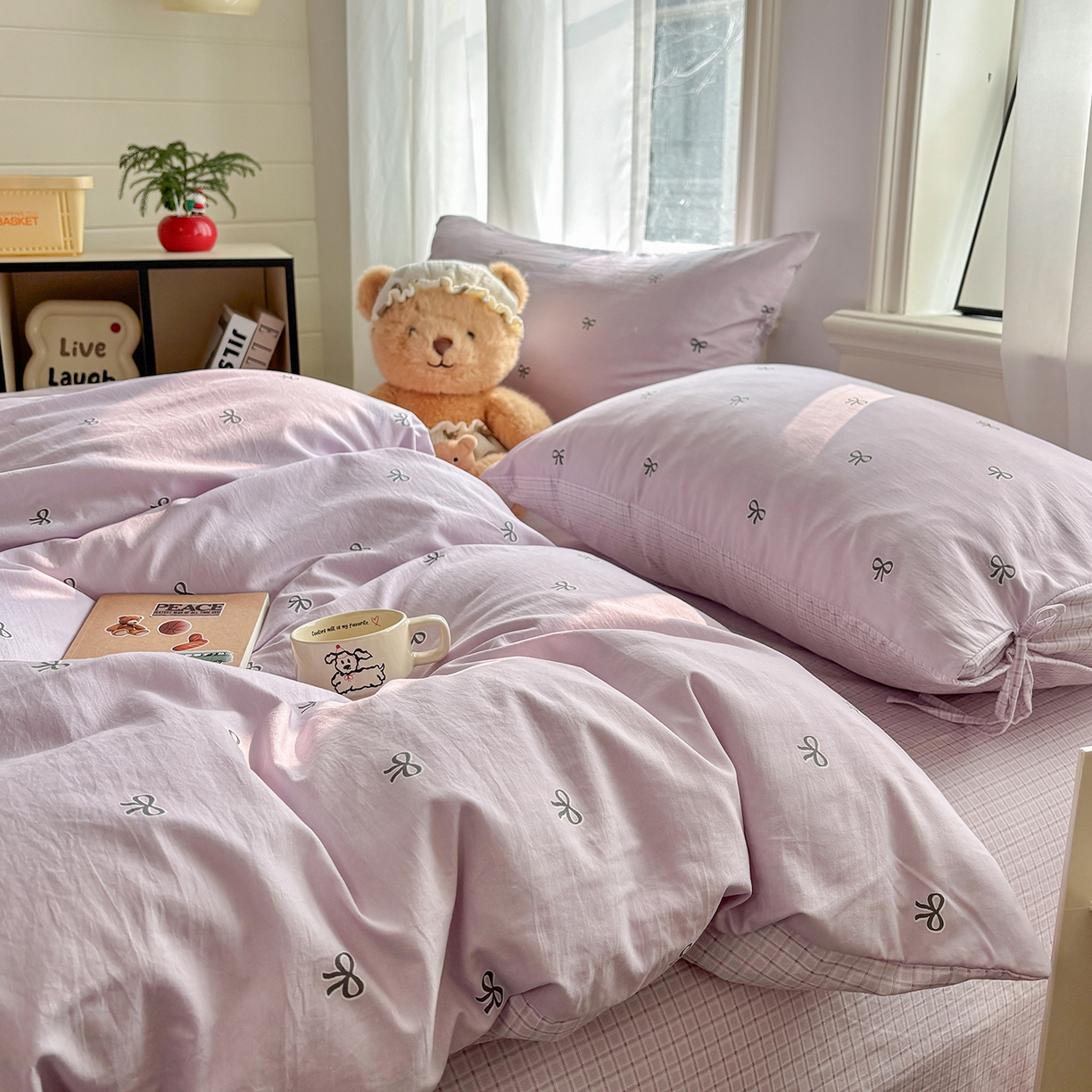 91家纺网 家纺一手货源 找家纺 金梦拉家纺 2026新款小清新绑带格纹碎花系列四件套-花园里系列 花园里-紫色蝴蝶结