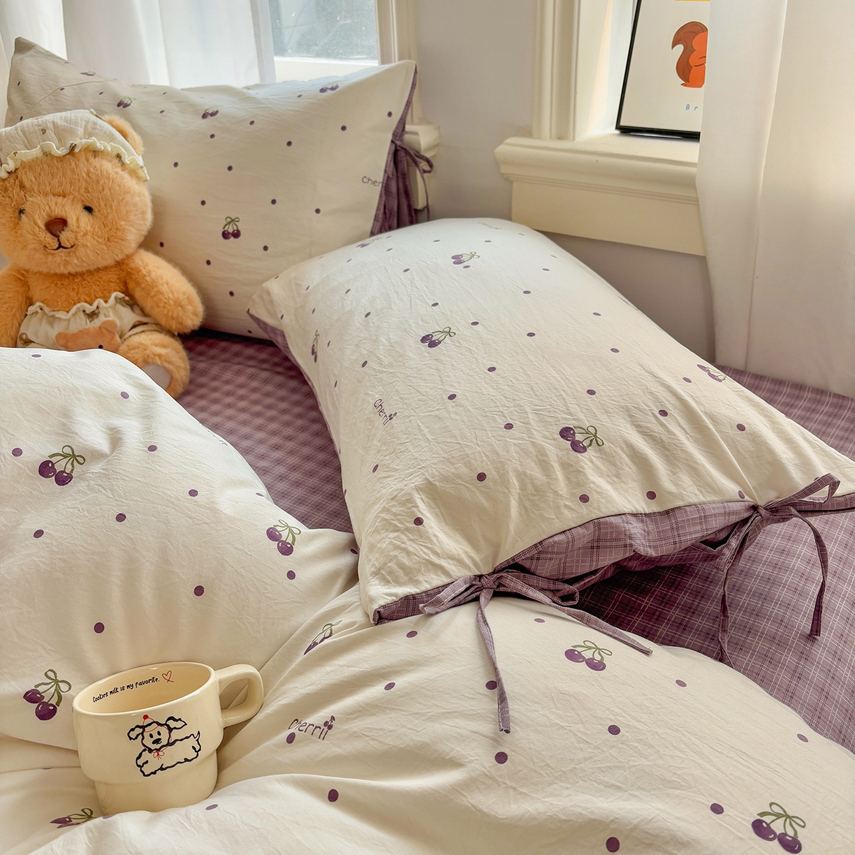 91家纺网 家纺一手货源 找家纺 金梦拉家纺 2026新款小清新绑带格纹碎花系列四件套-花园里系列 花园里-紫樱桃