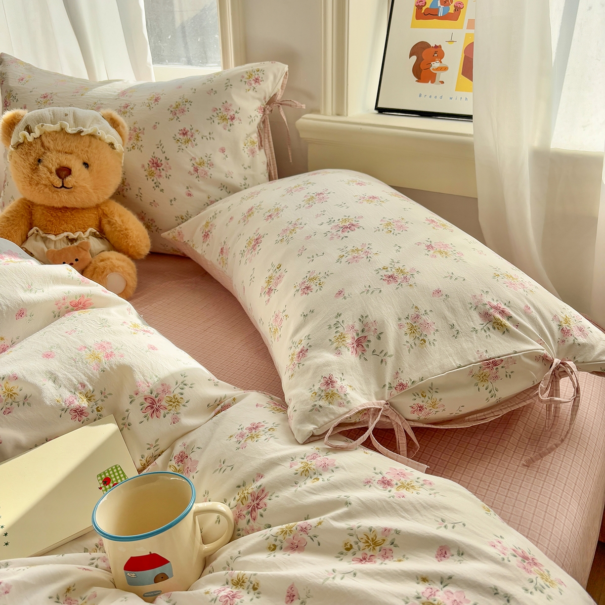 91家纺网 家纺一手货源 找家纺 金梦拉家纺 2026新款小清新绑带格纹碎花系列四件套-花园里系列 花园里-安娜