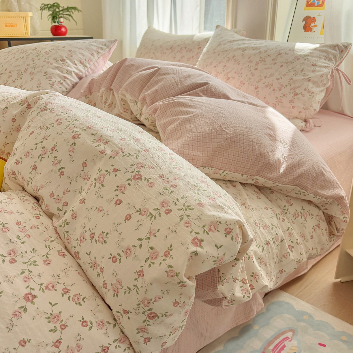 91家纺网 家纺一手货源 找家纺 金梦拉家纺 2026新款小清新绑带格纹碎花系列四件套-花园里系列 花园里-蔷薇花语