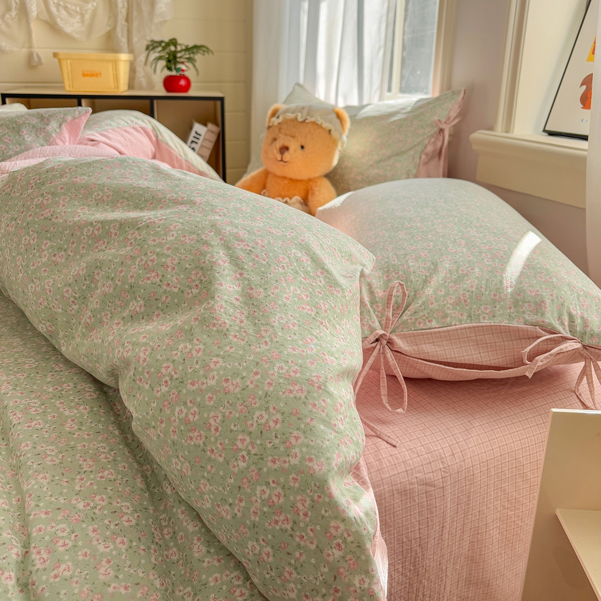 91家纺网 家纺一手货源 找家纺 金梦拉家纺 2026新款小清新绑带格纹碎花系列四件套-花园里系列 花园里-翠微花开