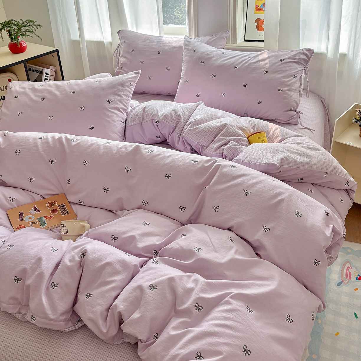 91家纺网 家纺一手货源 找家纺 金梦拉家纺 2026新款小清新绑带格纹碎花系列四件套-花园里系列 花园里-紫色蝴蝶结